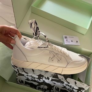 Brand new off-white shoes for men size 43